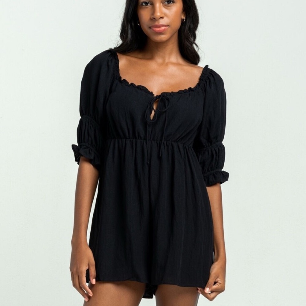 Le Lis NWT Black Puff Sleeved Romper